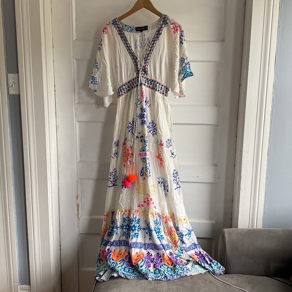 Hemant & Nandita women’s dress seiz small. Look at the colors!!